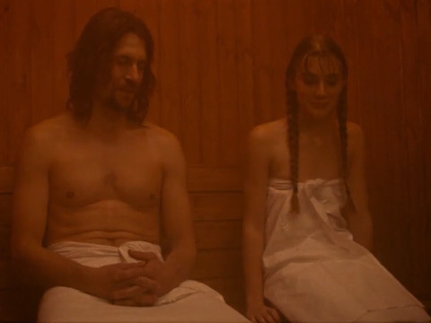 A 16-year-old choir singer girl falls in love with her choirmaster.